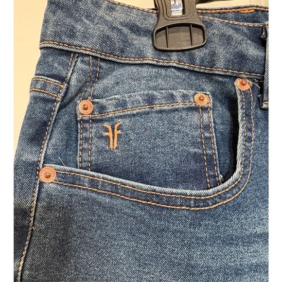 FRYE - NWT - L Sz 12 High Waist Straight-Leg Cropped Jeans in Amari Wash. - Picture 5 of 14